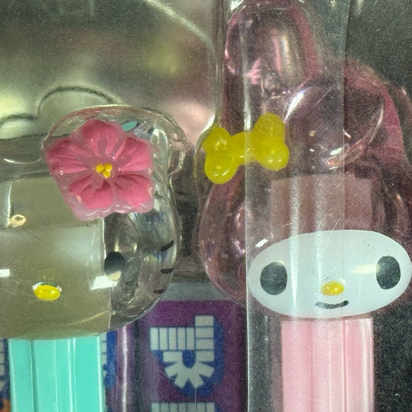 Hello Kitty & My Melody Pez, Sanrio, metal lunchbox style container New/unopened - Picture 4 of 15